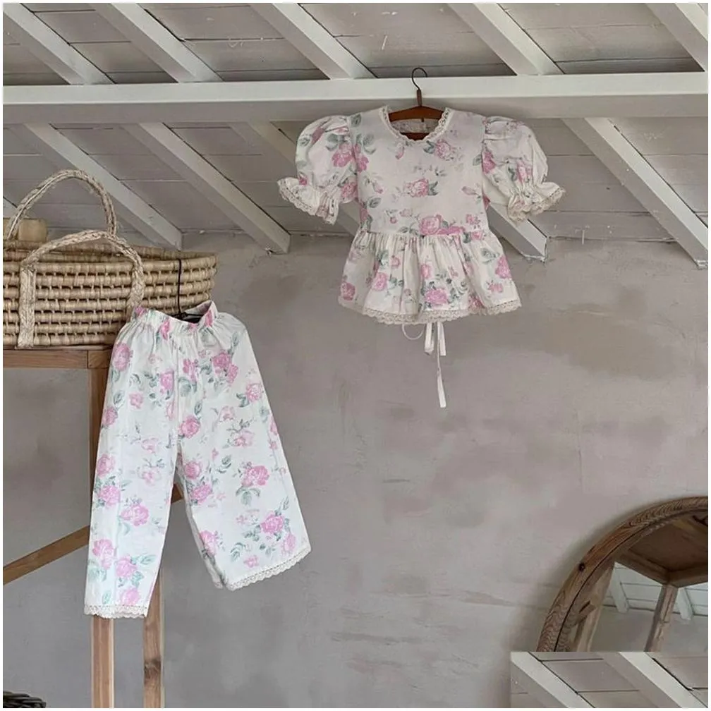 clothing sets bear leader girls suit summer 2023 korean version of the short sleeved bubble sleeve shirt wide legged pants 230523