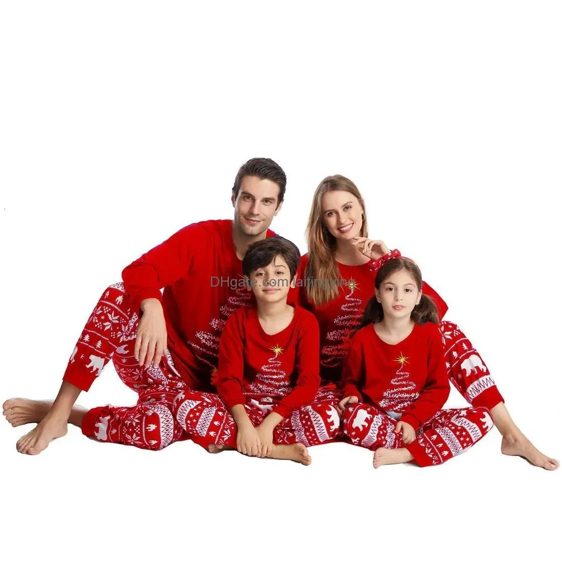 family matching outfits xmas clothing pajamas red print santa claus fireworks festive pattern mom and dad me christmas costume 221121