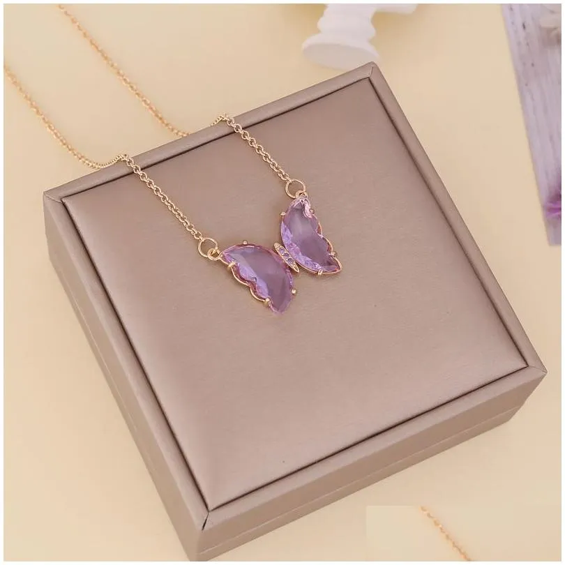 Pendant Necklaces Glass Crystal Butterfly Necklace Translucent 9 Colors Luxury Jewelry Women Pendant Simple And Elegant Opp Plastic Pa Dhgfm