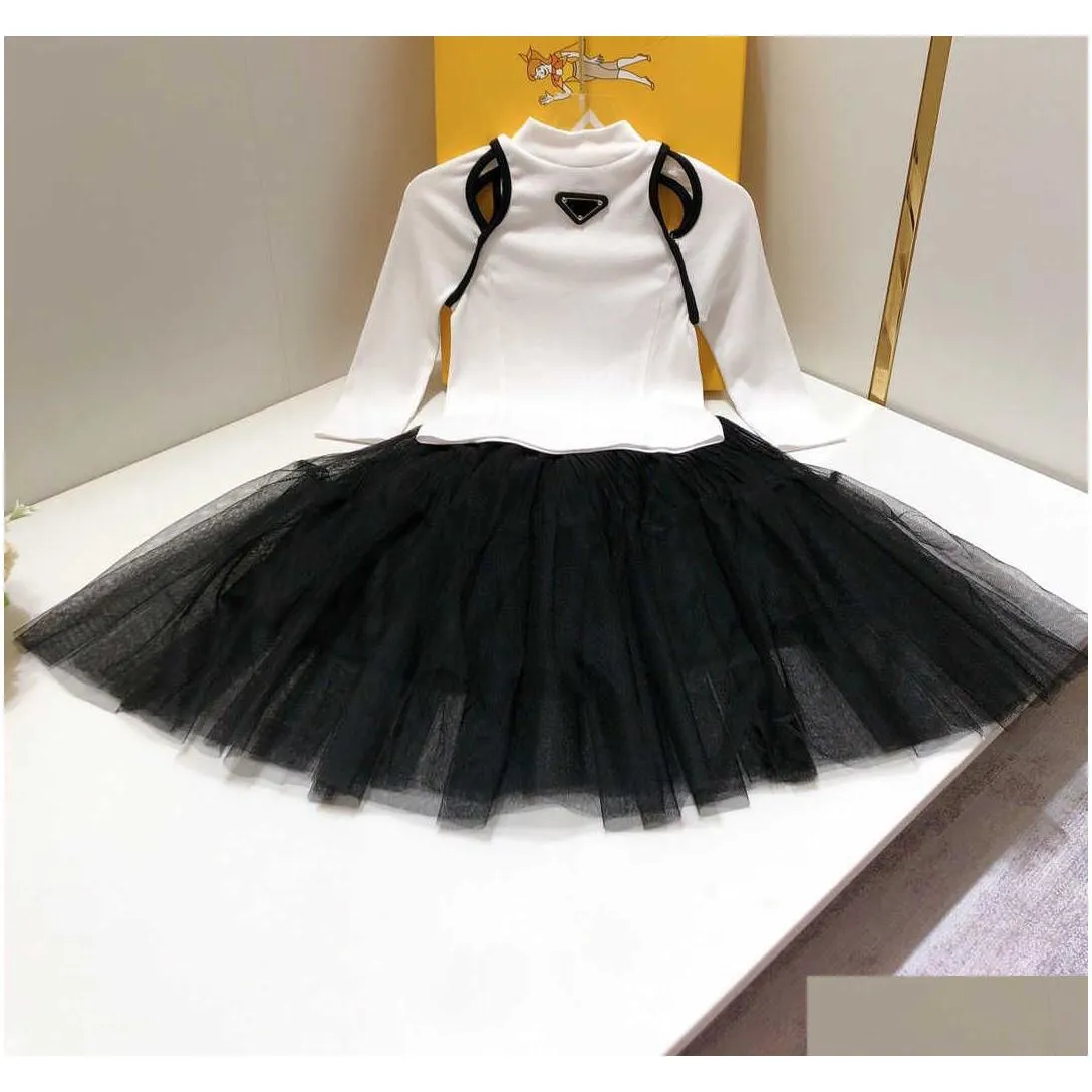 23ss designer brand kids T-shirt skirt suit girls knitting Bare shoulder High collar Short sleeve Net yarn pleated skirt set High quality kids clothing