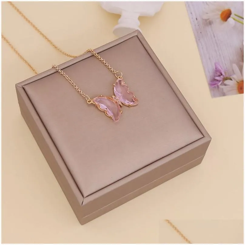 Pendant Necklaces Glass Crystal Butterfly Necklace Translucent 9 Colors Luxury Jewelry Women Pendant Simple And Elegant Opp Plastic Pa Dhgfm