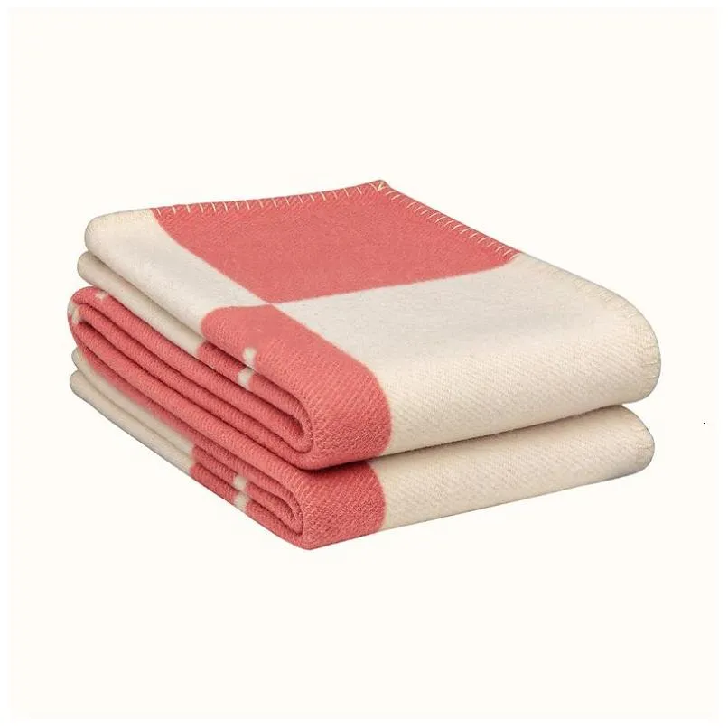 2021 Letter Cashmere Designer Blanket Soft Woolen Scarf Shawl Portable Warmth Thickening Plaid Sofa Bed Fleece Knitted Blanket