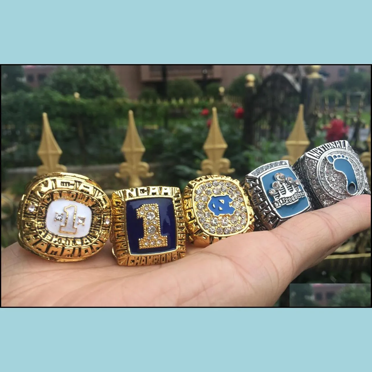 Cluster Rings 5Pcs 1982 1993 2005 2009 North Carolina Tar Heels Championship Ring With Wooden Display Box Men Fan Gift Whole Drop 305B Dhqfh