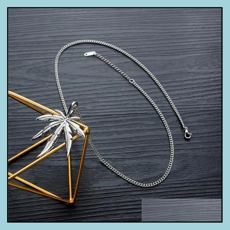 Pendant Necklaces Fashion Maple Leaf Pendants Necklace Titanium Steel Leaves Pendant Glittery Charm Chain Gift Hip Hop Jewelry Accesso Dhcxb