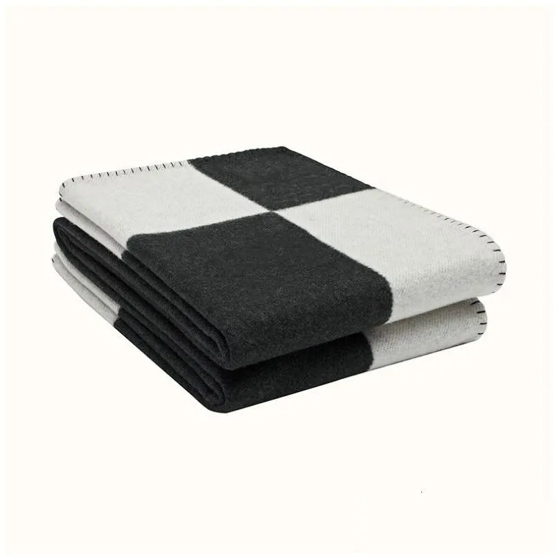 2021 Letter Cashmere Designer Blanket Soft Woolen Scarf Shawl Portable Warmth Thickening Plaid Sofa Bed Fleece Knitted Blanket