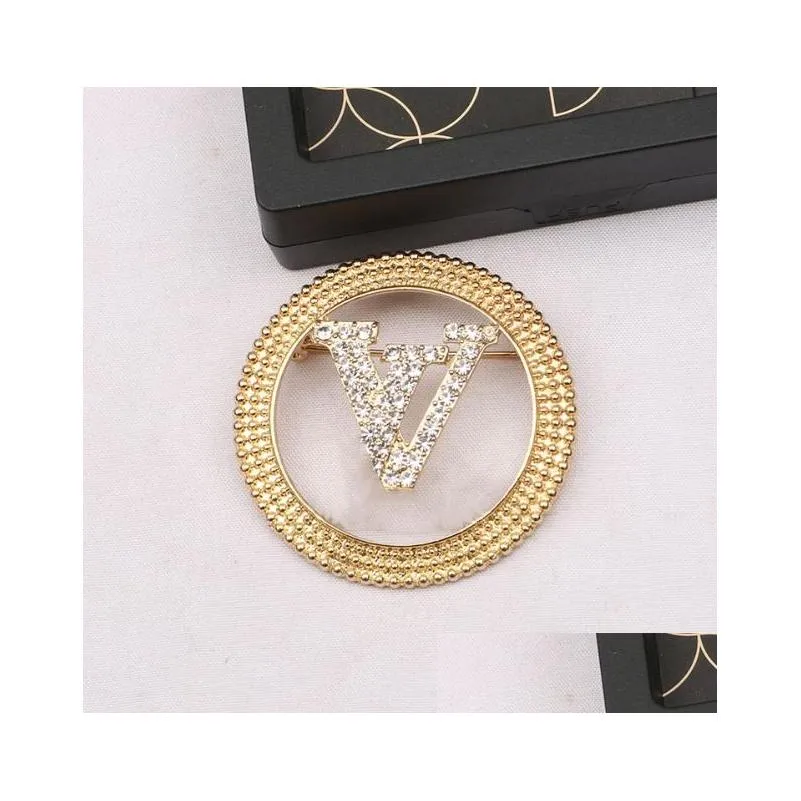 10style simple l double v letter brooches luxury brooch brand design pins women crystal rhinestone pearl suit pin fashion jewelry decoration