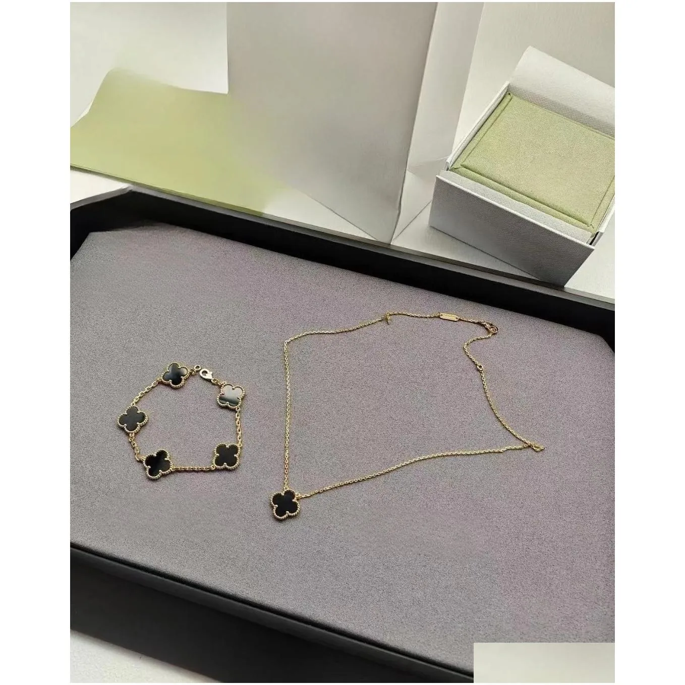 Four-leaf clover Necklace Bracelet Women`s Gold Pendant Letters Titanium Steel jewelry Girls best wedding gift Party bracelet chain Designer Jewelry 2-piece