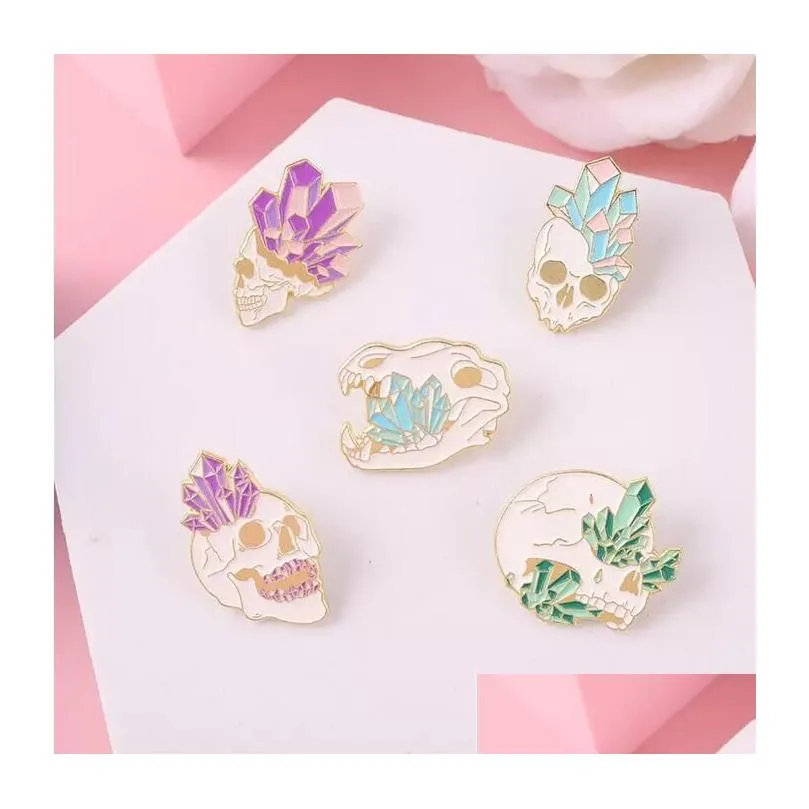 Punk Style Skull Brooches Pin for Women Fashion Dress Coat Shirt Demin Metal Funny Brooch Pins Badges Backpack Gift Jewelry