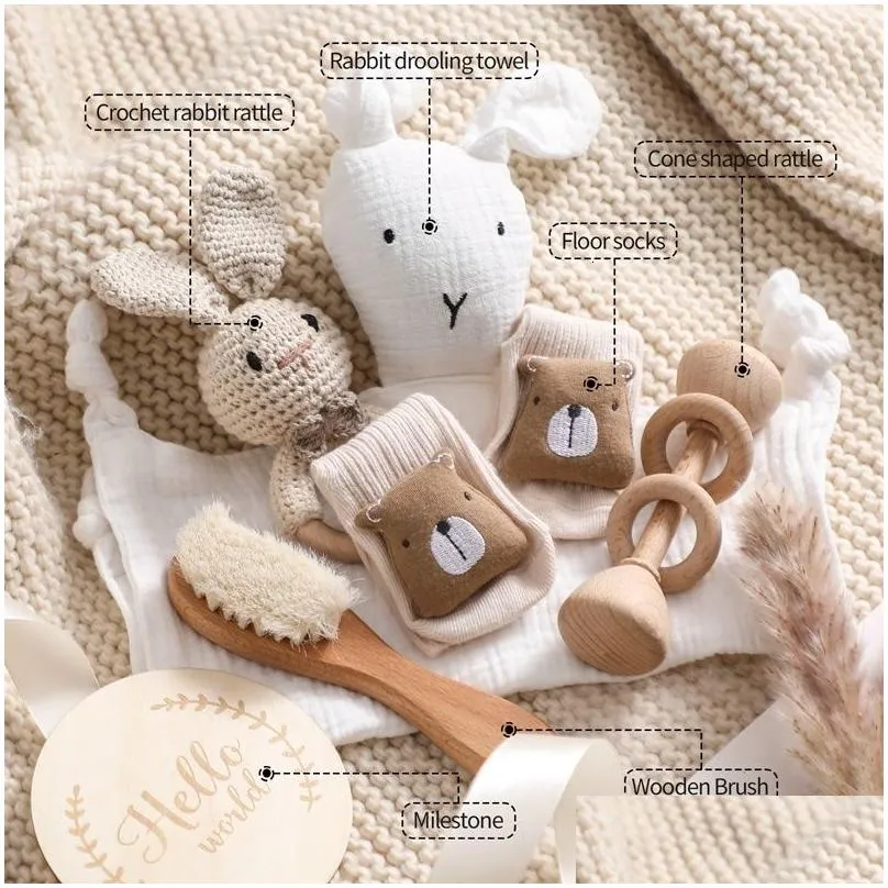 Keepsakes Baby Double Sided Cotton Blanket born Bath Set Gifts Box Wooden Crochet Rattle Brushs Bracelet Towel For Shower Gift 230914