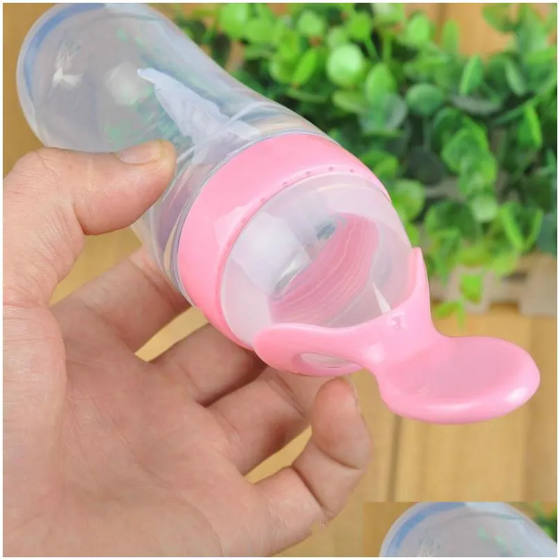 Safe Cute Baby Rice Paste Eating Training Silicone with Spoon Bottle Infant`s Complementary Food Squeeze Bottle Milk Juice Bottles