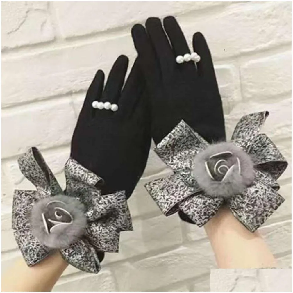 Five Fingers Gloves Fingers Gloves High Letter Camellia Cashmere Warm Gloves Quality Winter For Classic Brand Camellia Touch Screen Female Thick Mittens