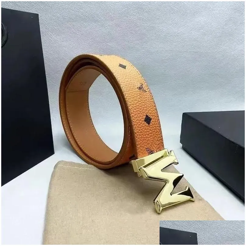 2023 luxury Belt designer belt for women designer metallic business style woman belts M letter Fashion Leisure versatile material leather double sided