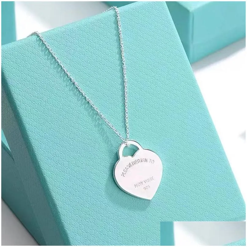 Pendant Necklaces 202318K New Pendant Necklace Fashion Charm Mens And Womens Fourleaf Heart High Quality Stainless Steel Designer Drop Dhrjp