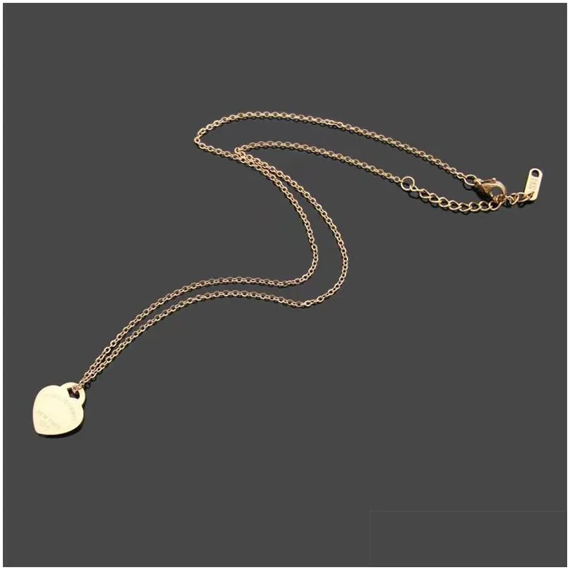 Pendant Necklaces 202318K New Pendant Necklace Fashion Charm Mens And Womens Fourleaf Heart High Quality Stainless Steel Designer Drop Dhrjp