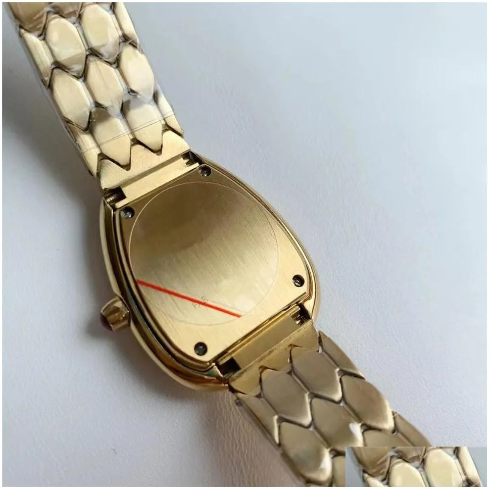 Luxury designer classic fashion quartz watch sapphire glass triangle dial is a lady`s favorite Christmas gift