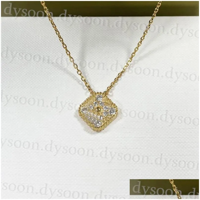 Women Necklaces Flower Pendants Style Length 45cm Fashion Necklace With Box