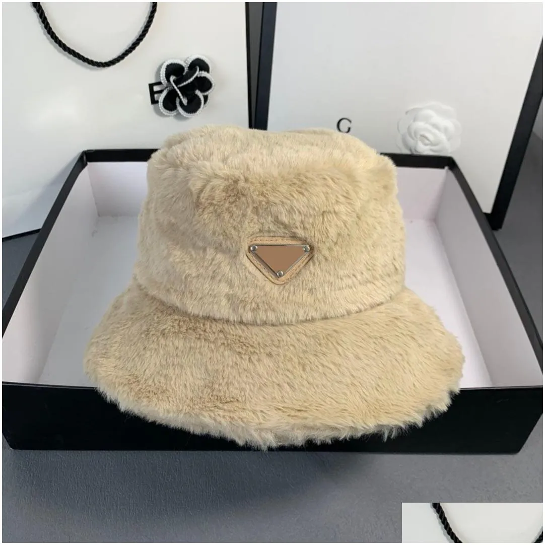 2022 Fashion Brand Designer Bucket Hats Men and Women Autumn and Winter Plush Solid Color Warm Metal Triangle Hat gift