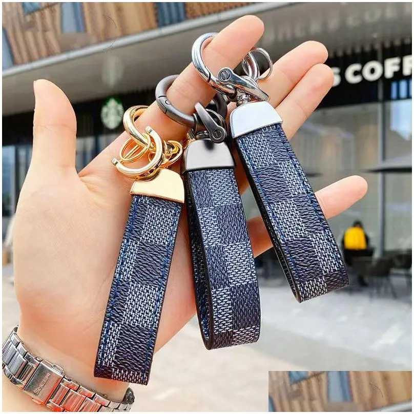 Fashion Designer Keychain Classic Exquisite Luxury Car Keyring Zinc Alloy Letter Unisex Lanyard Metal Small Jewelry