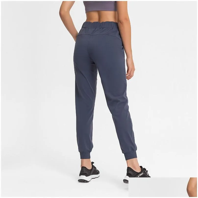 L-96 Classic Joggers Drawcord Easy Fit Yoga Pants with Pocket Sweat-wicking for Fitness Dancing Sweatpants Running Track Pants Breathable Soft Women