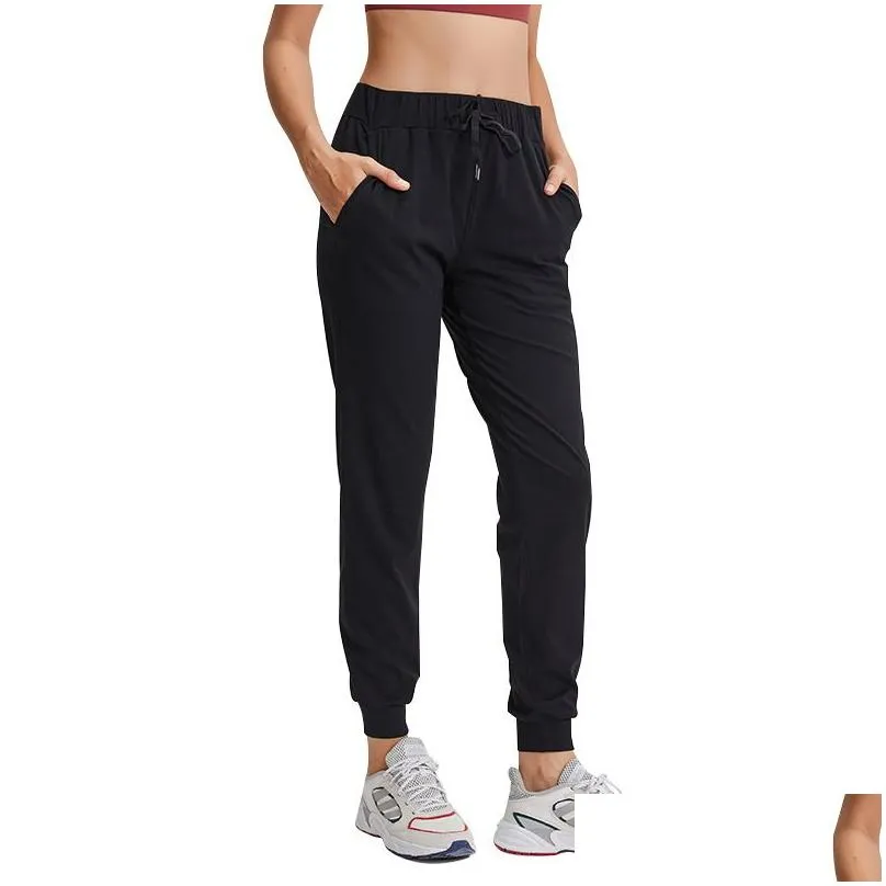 L-96 Classic Joggers Drawcord Easy Fit Yoga Pants with Pocket Sweat-wicking for Fitness Dancing Sweatpants Running Track Pants Breathable Soft Women