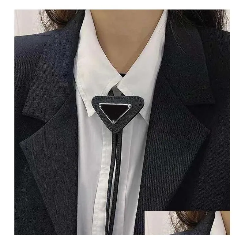 4 Colors Mens Women Designer Ties Fashion Leather Neck Tie Bow For Men Ladies With Pattern Letters Neckwear Fur Solid Color Neckties