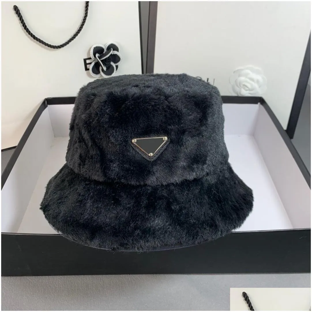 2022 Fashion Brand Designer Bucket Hats Men and Women Autumn and Winter Plush Solid Color Warm Metal Triangle Hat gift