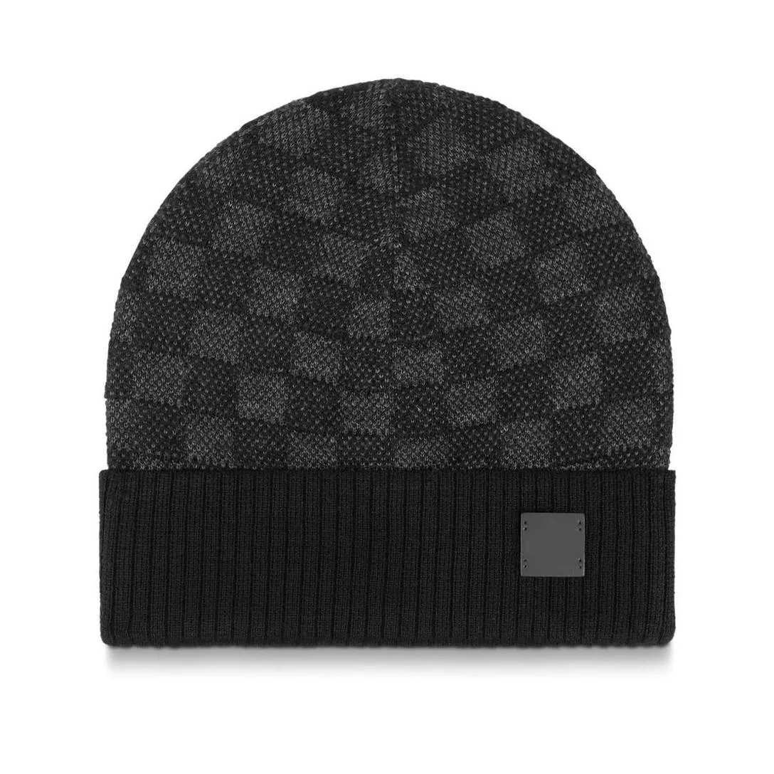 Autumn and Winter Sports Style Designer beanie Hat Men`s and Women`s cap Outdoor Vacation Checker Metal Letter Printing casquette