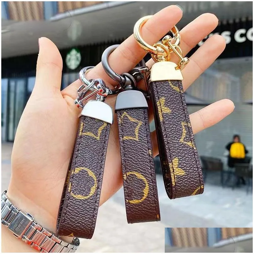 Fashion Designer Keychain Classic Exquisite Luxury Car Keyring Zinc Alloy Letter Unisex Lanyard Metal Small Jewelry