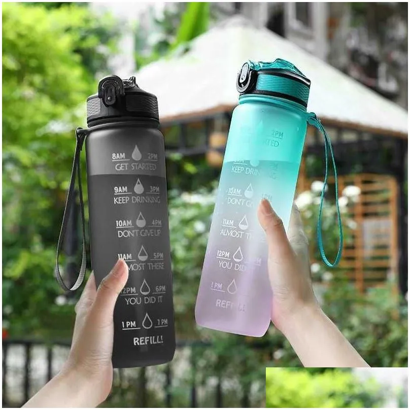 Water Bottles 1000Ml Large Capacity Water Bottle Frosted With St Plastic Cup Sports Gradient Outdoor Drop Delivery Home Garden Kitchen Dh8T2