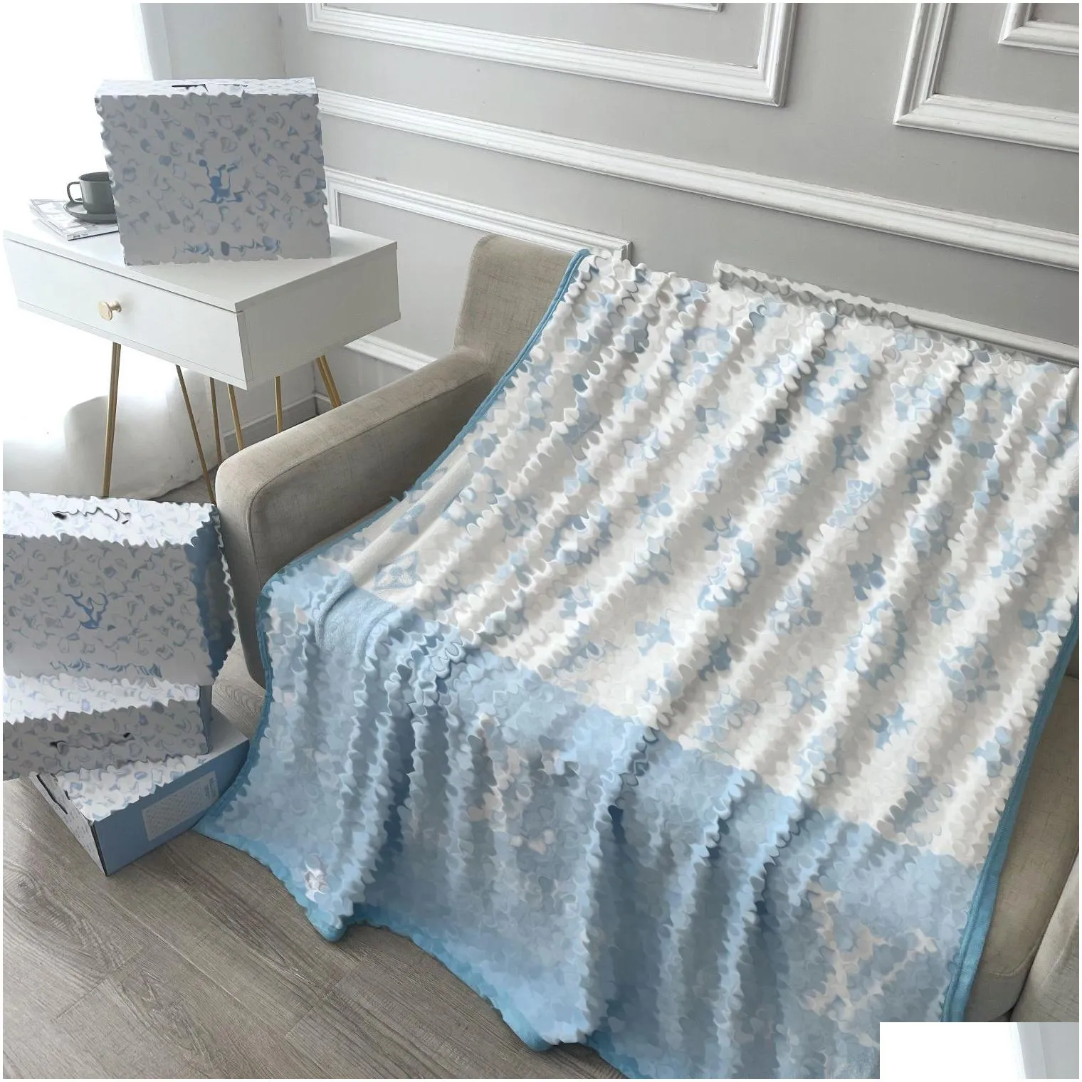 Designer Blanket 150X200cm Brand Letter L Air Fashion Conditioning Travel Bath Towel Soft Winter Fleece Shawl Throw Blankets HT1521