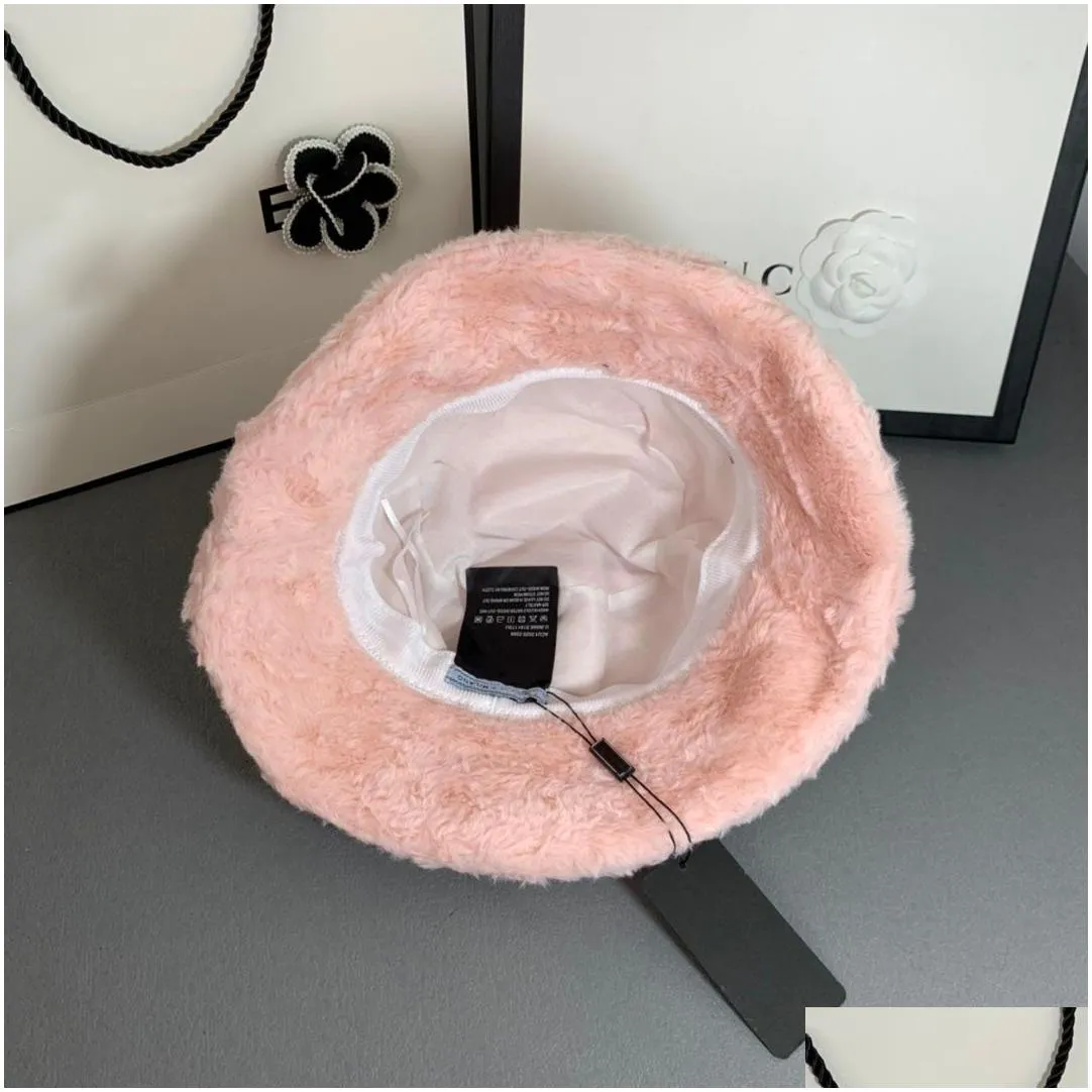 2022 Fashion Brand Designer Bucket Hats Men and Women Autumn and Winter Plush Solid Color Warm Metal Triangle Hat gift