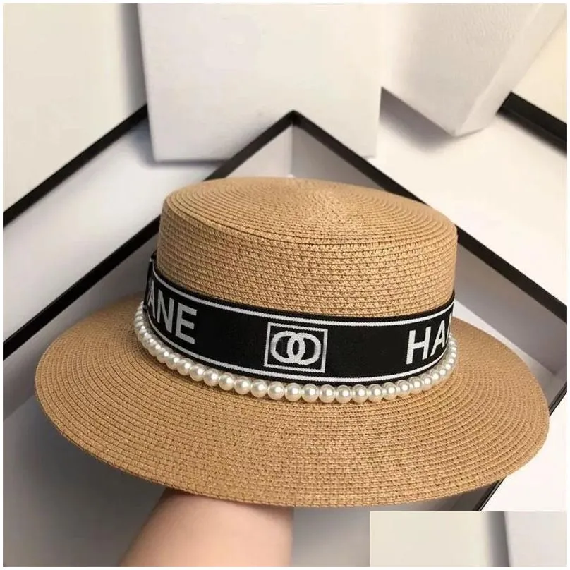 Top Designer Straw Hat Brand Letter Hat Women`s Spring and Summer Versatile Pearl Letter Flat Top Hat Japan Large Brim Sun Protection Beach Hat Shows Small
