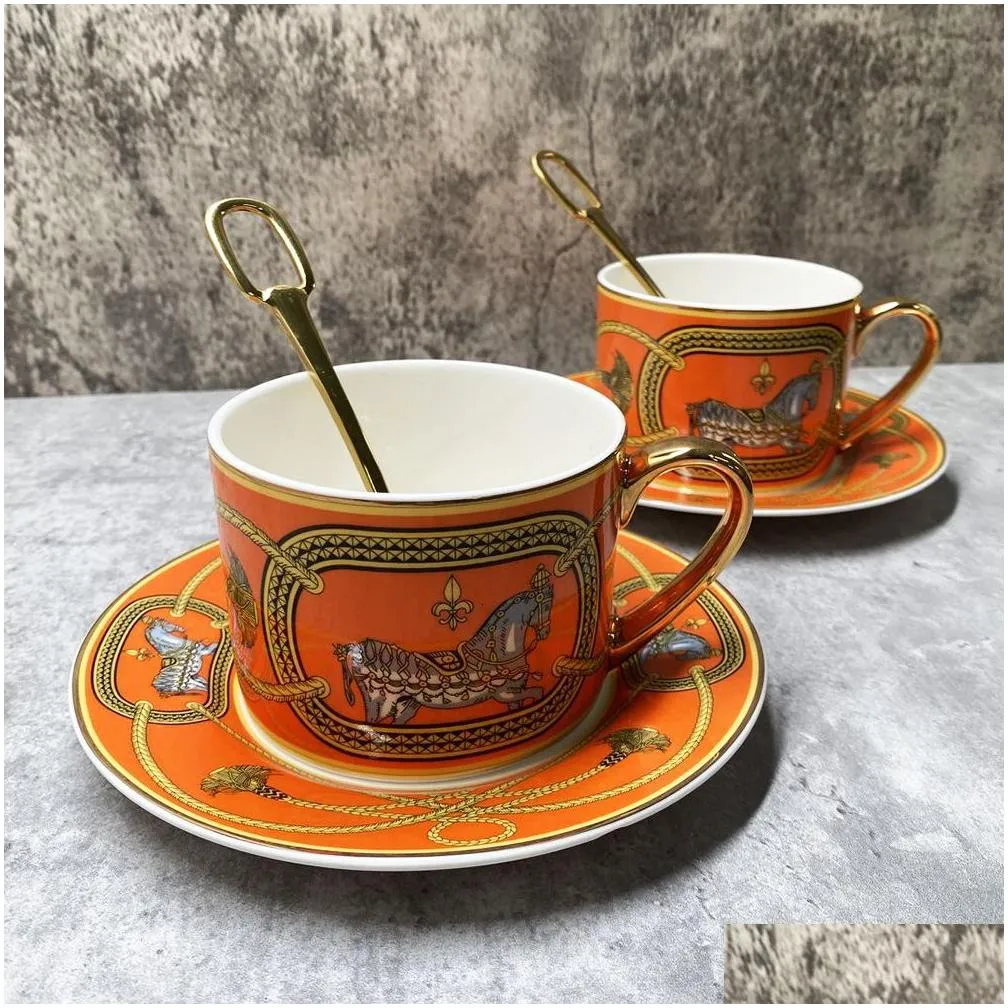 Mugs Luxury Tea Cups and Saucers Set of 2 Fine Bone China Coffee Golden Handle Royal Porcelain Party Espresso 230731