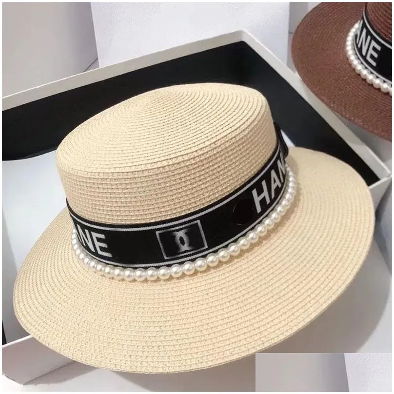 Top Designer Straw Hat Brand Letter Hat Women`s Spring and Summer Versatile Pearl Letter Flat Top Hat Japan Large Brim Sun Protection Beach Hat Shows Small