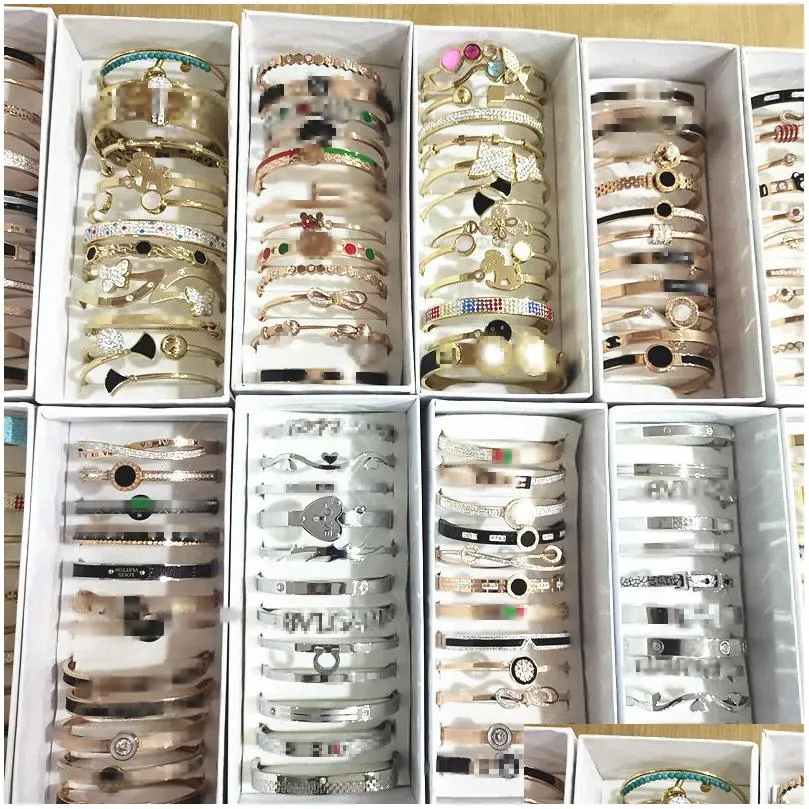 Bracelets Luxury brand Batch mixed wholesale of 5 pieces of mixed goods floor priceBrand Men Women Bracelet Bangle