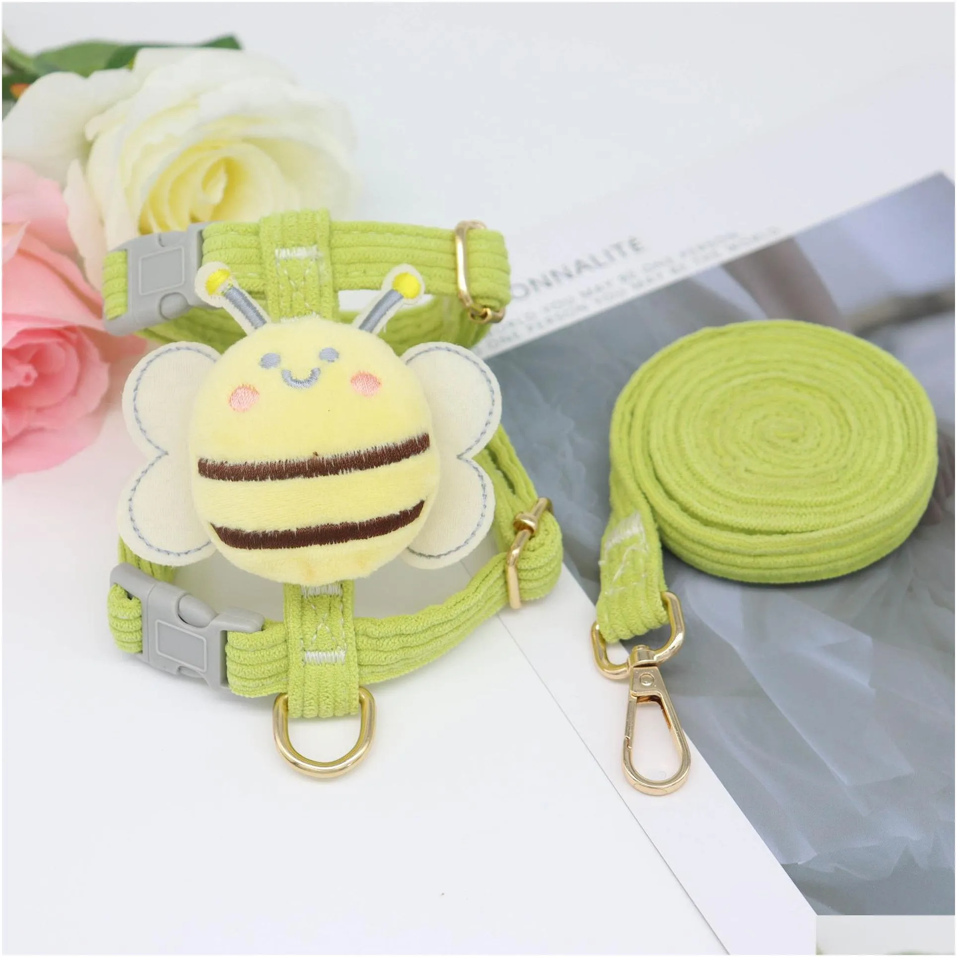 New Bee Towing Rope Anti Breakout Adjustable Cat Walking Rope Outdoor Pet Towing Rope Bee I-shaped Chest Strap