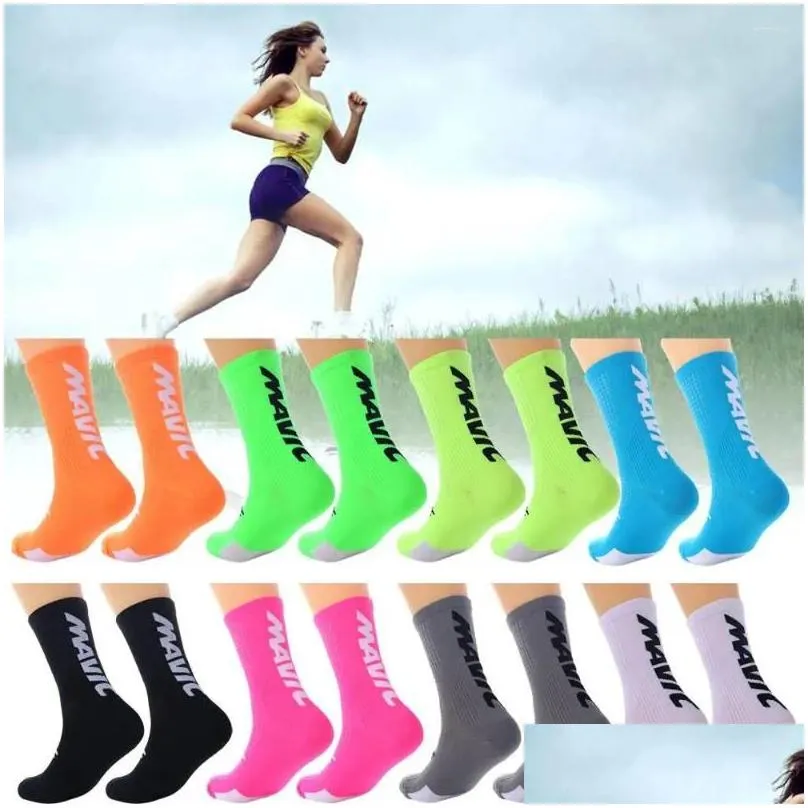 Sports Socks Breathable Moisture Wicking Walking Hiking Men`s And Women`s Warm Soccer Cycling Compression