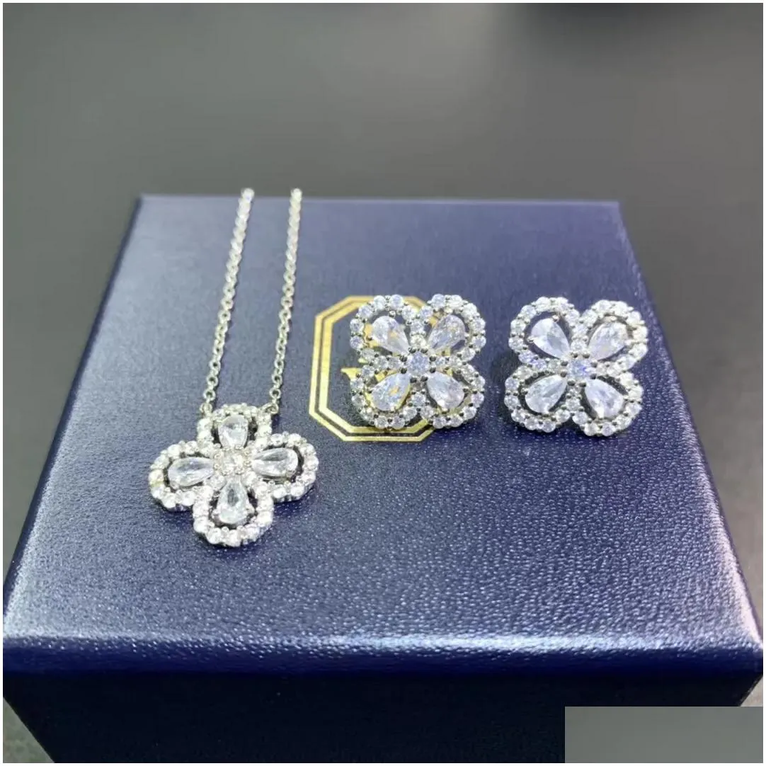 fashion design four leaf clover flowers pendant with diamonds earrings necklace set for women gift