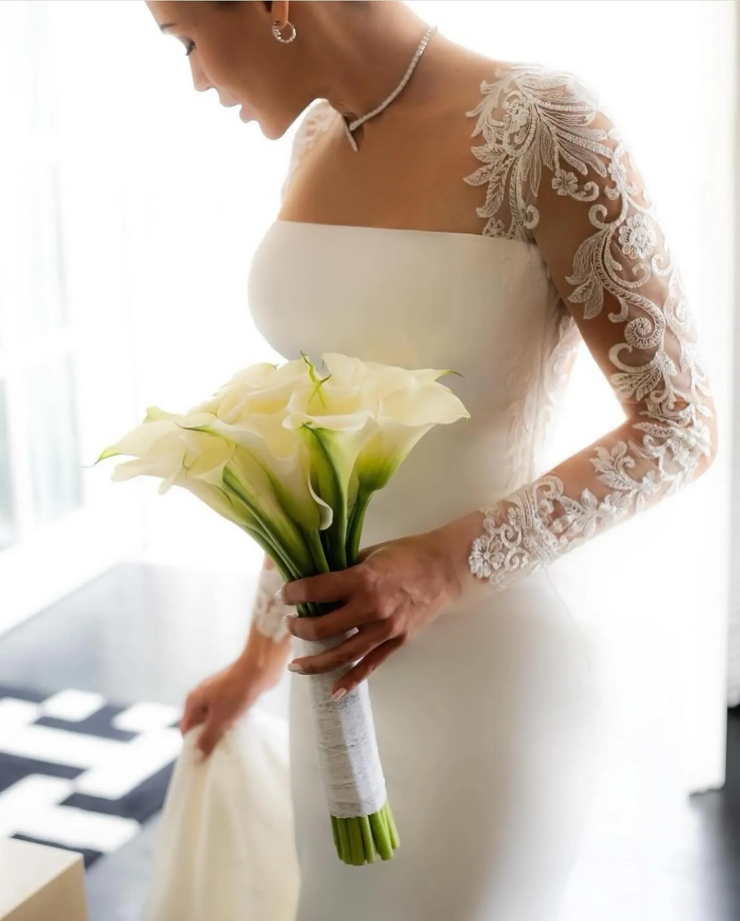 2024 Arabic Aso Ebi Plus Size White Mermaid Lace Wedding Dress Sheer Neck Backless Bridal Dresses Gowns ZJ303