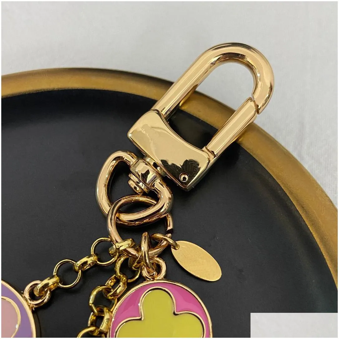 Keychains & Lanyards Fashion Luxury Designer Keychain Classic Brands Key Buckle Flower Letter Pattern Genuine Leather Golden Keychain Dhvrg