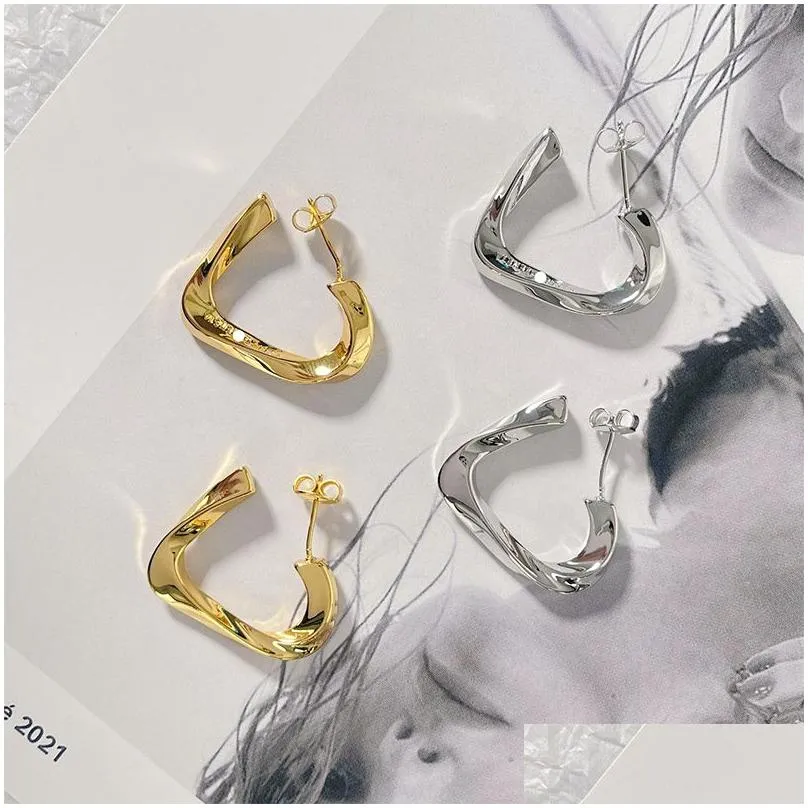 Stud New Triangle Earrings Stud Twisted Geometric Lines Light Luxury Commuter Niche High-End Trend Temperament Fashion Accessories Dr Dhiyo