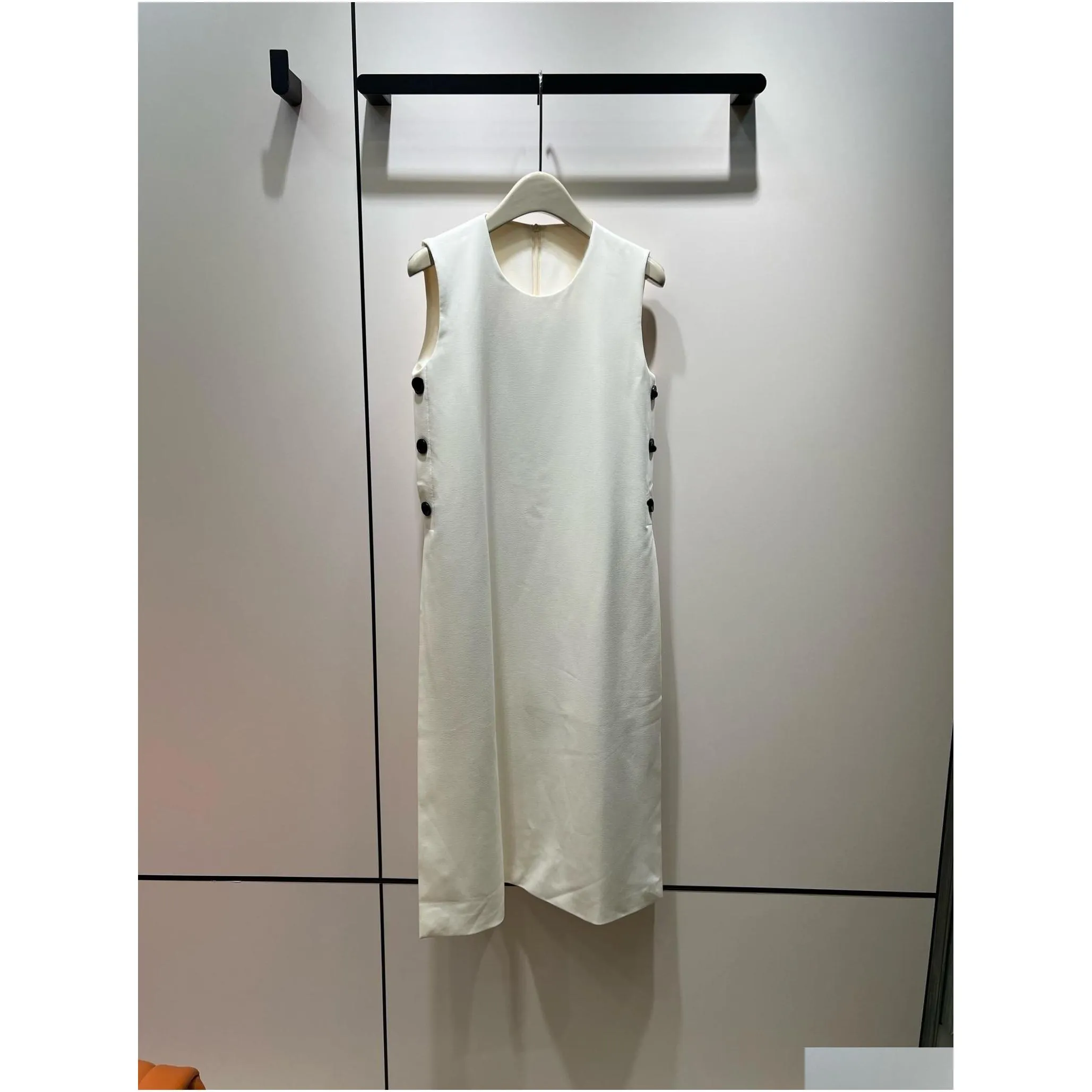 Casual Dresses European luxury designer designs simple straight tube design sleeveless vest long dress