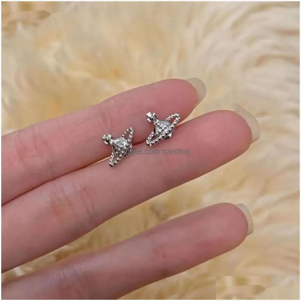 Stud Designer Jewelry For Women Viviene Westwoods Empress Dowager Classic Mini Earrings Sier Needle Exquisite Versatile Drop Delivery Dh28V
