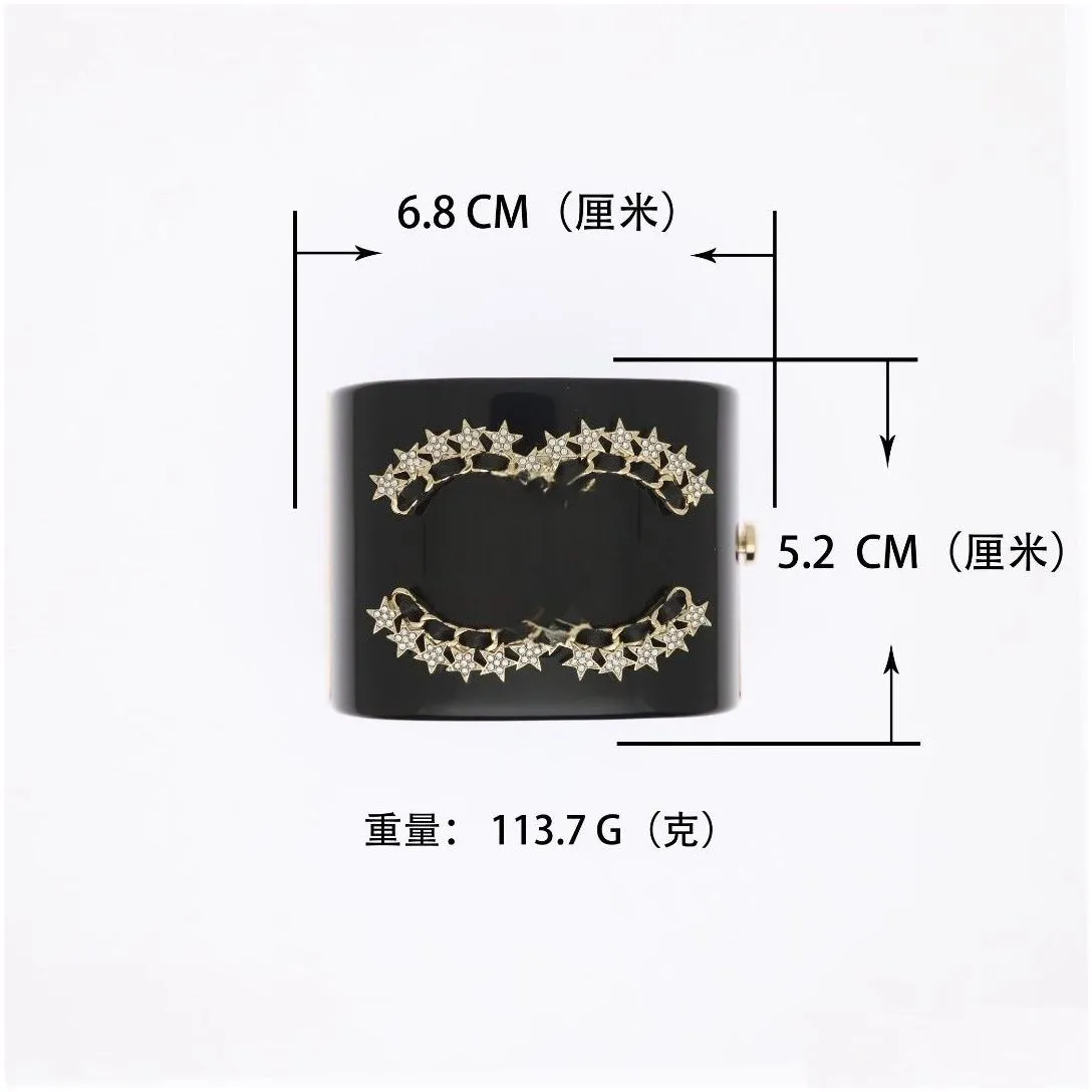 Bangle Exaggerated Atmosphere Luxury Acrylic Small Incense Double Wear Leather Rhinestone Card Buckle Type Womens Decorative Bracelet Ots39