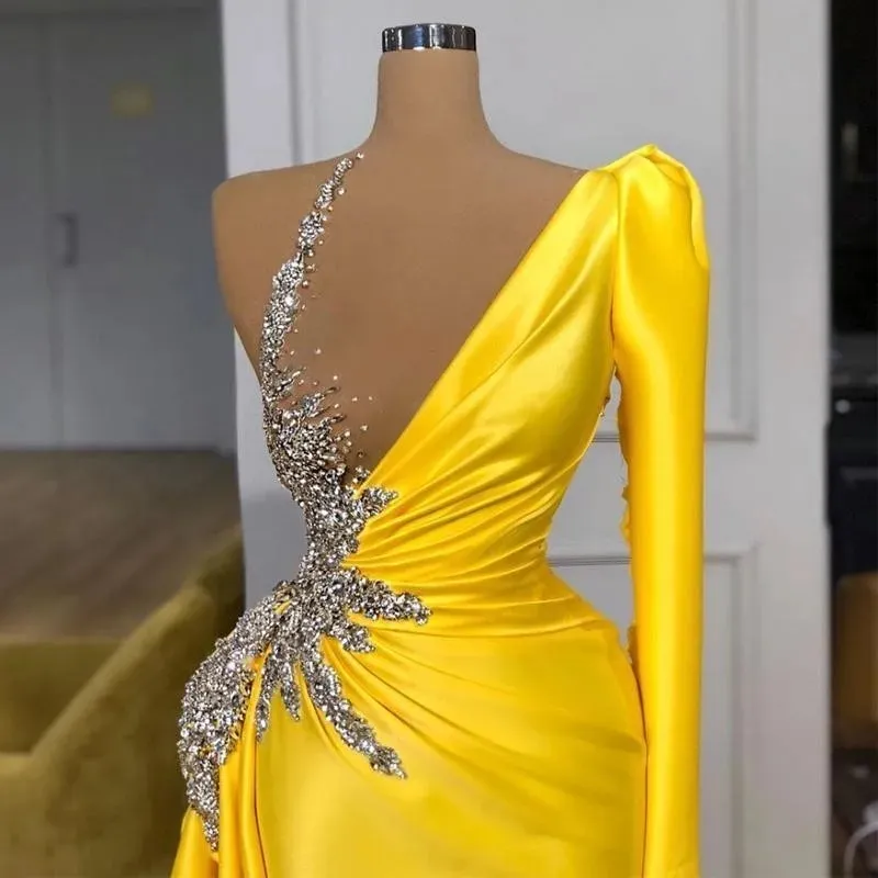 Sparkling Crystals Sequined Evening Dresses Elegant Yellow Satin One Shoulder Long Sleeve Formal Party Gowns Floor Length Arabic Dubai Vestidos Prom Dress CL3107