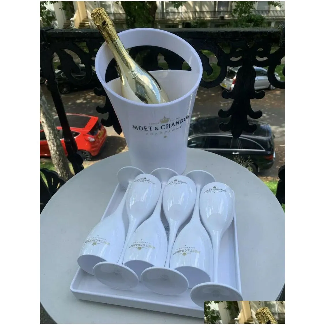 MOET & CHANDON ICE BUCKET CHAMPAGNE FLUTE SET White Plastic Champagne Party Sets270C