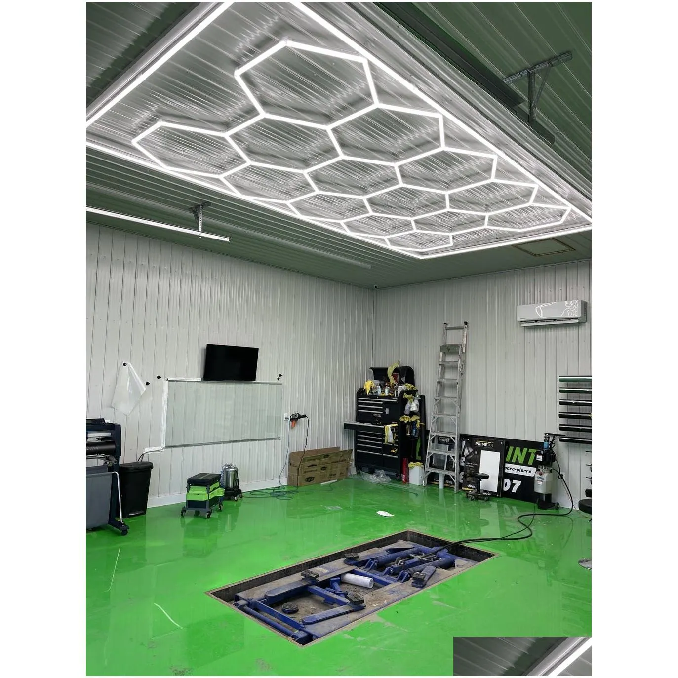 Factory Customized Honeycomb Lamp Hexagon Working Light for Car Wash Room Workshop Workshop Wholesale