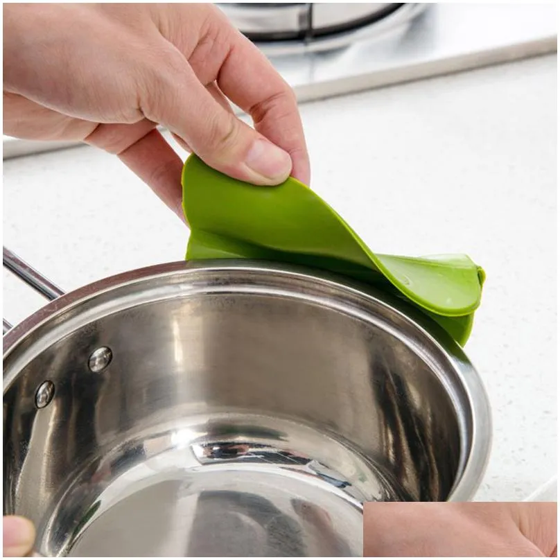 silicone liquid funnel anti-spill drain slip tools on pour soup spout pots pans bowls jars funnels kitchen gadget jy0898