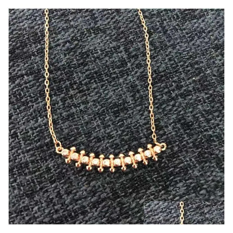 Pendant Necklaces Designer Luxury Jewelry Women Necklace Series Personalized Simple Clavicle Chain Fl Diamond Hollow Out Net Red Same Otun2