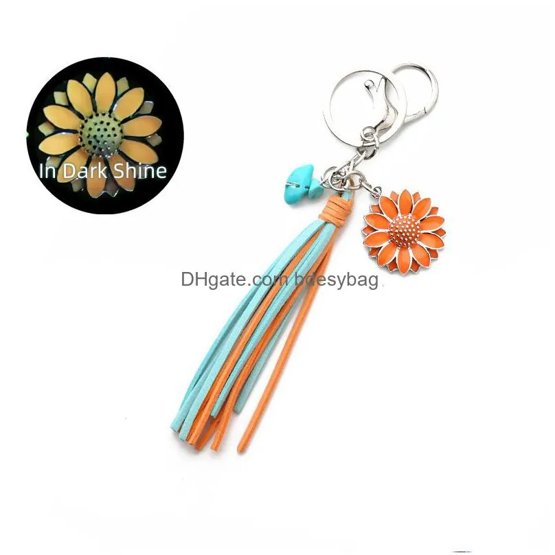 Keychains & Lanyards Luminous Flowers Leather Tassel Keychain Glow In The Dark Bracelets Wooden Bead Wristlet Fy3453 Ss0401 Drop Deli Otamo